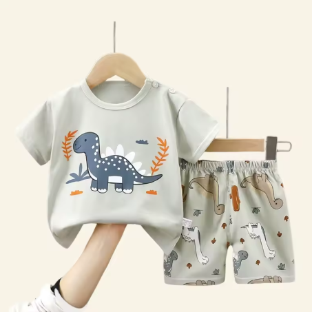 Modische Kinderkleidung Jungen